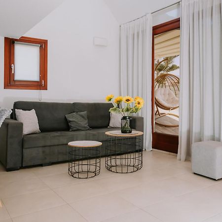 Sun Stories Suites Vóthon Eksteriør bilde