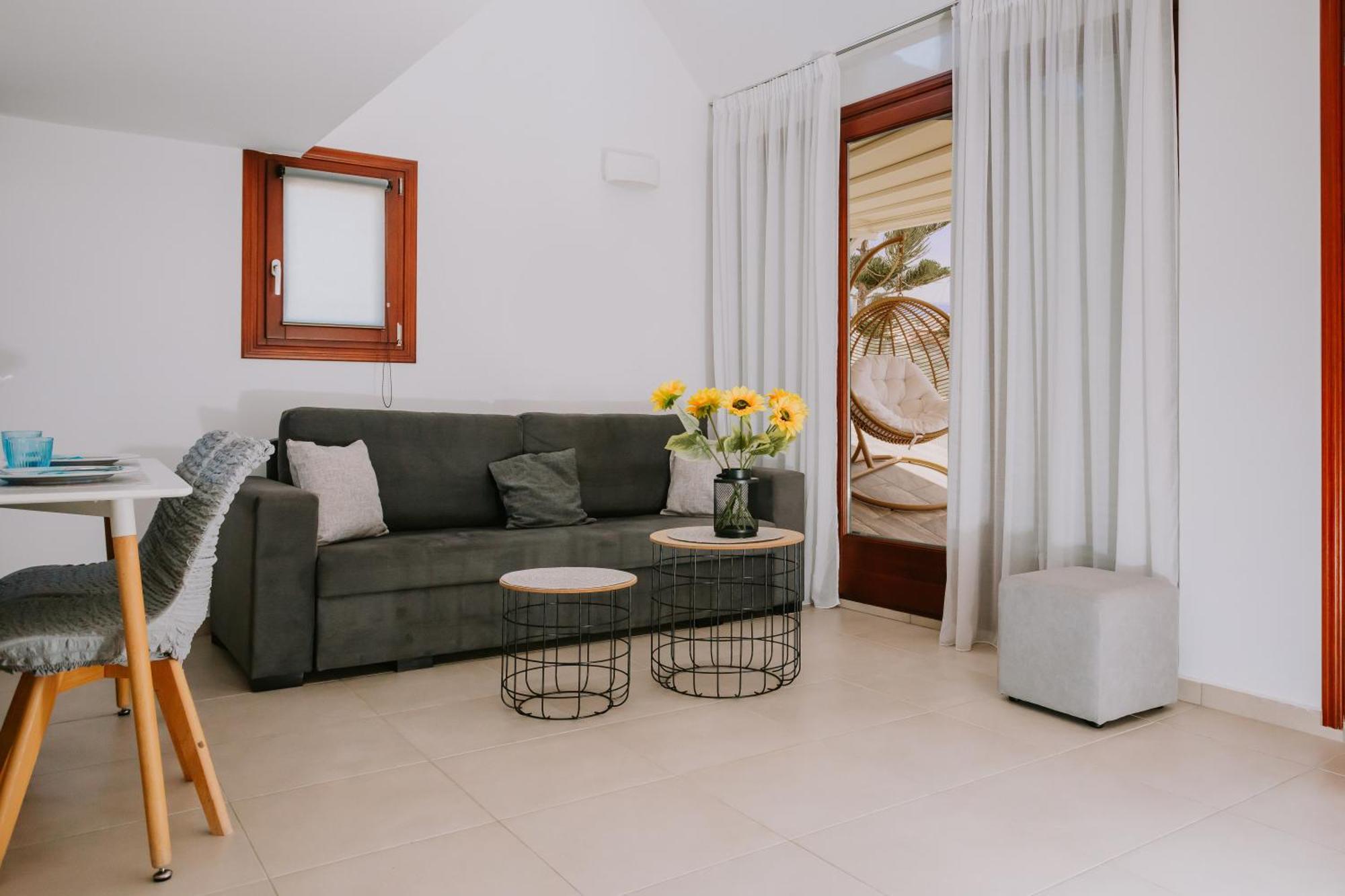Sun Stories Suites Vóthon Eksteriør bilde